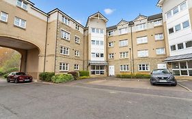 Modern 1Br Flat - Free Parking + Lift