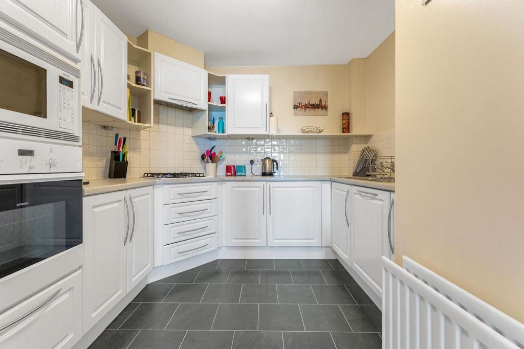 Modern 1Br Flat - Free Parking + Lift Appartement EDI Buitenkant foto