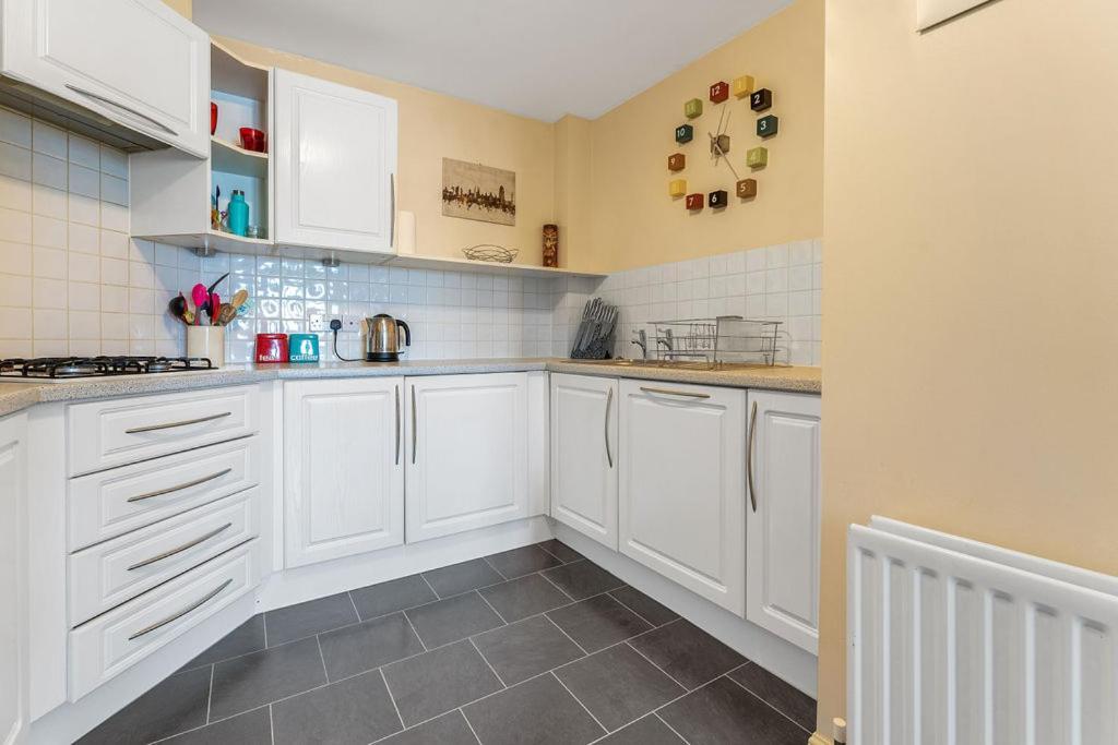 Modern 1Br Flat - Free Parking + Lift Appartement EDI Buitenkant foto