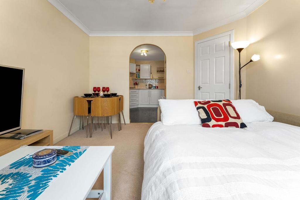 Modern 1Br Flat - Free Parking + Lift Appartement EDI Buitenkant foto