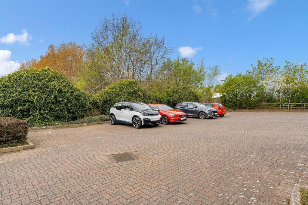 Modern 1Br Flat - Free Parking + Lift Appartement EDI Buitenkant foto