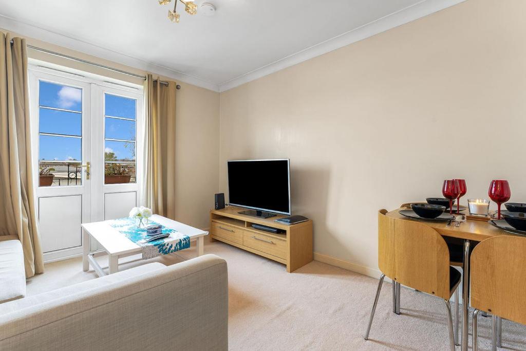 Modern 1Br Flat - Free Parking + Lift Appartement EDI Buitenkant foto