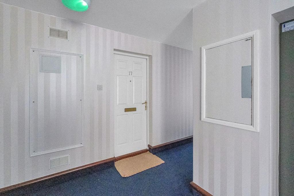 Modern 1Br Flat - Free Parking + Lift Appartement EDI Buitenkant foto